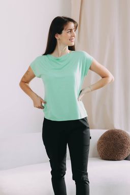 Káťa má na sobě při své výšce 170 cm velikost XS.