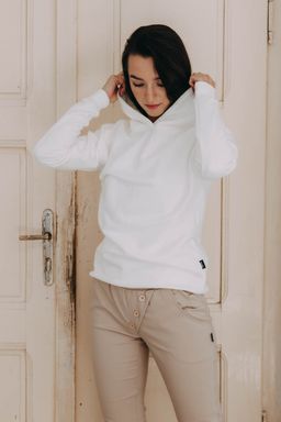 Kačka má na sobě při své výšce 170 cm velikost XS.