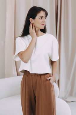 Káťa má na sobě při své výšce 170 cm velikost XS/S.