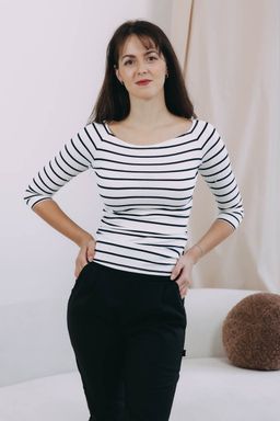 Káťa má na sobě při své výšce 170 cm velikost XS.