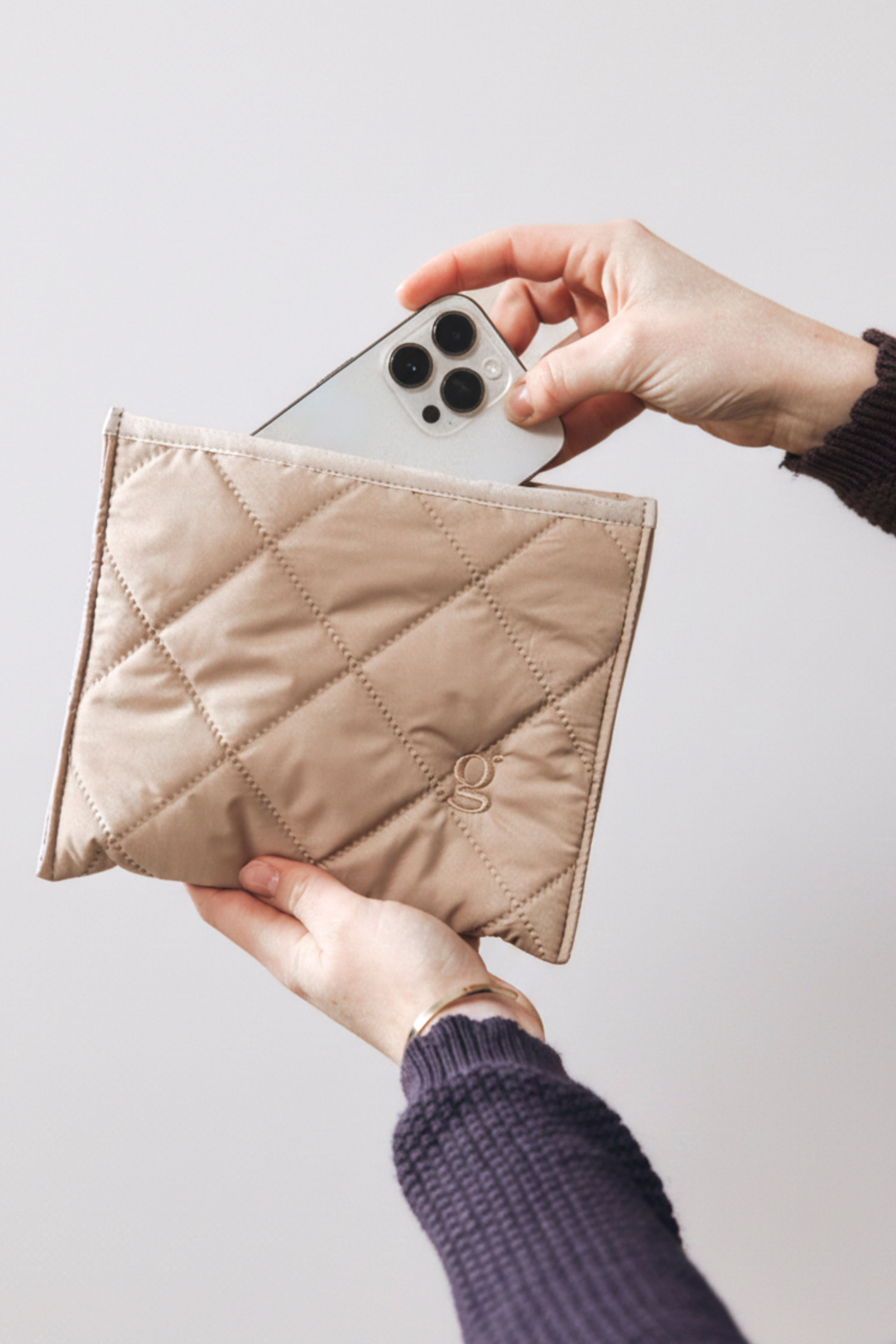 Zana Passport & Phone Sleeve Beige