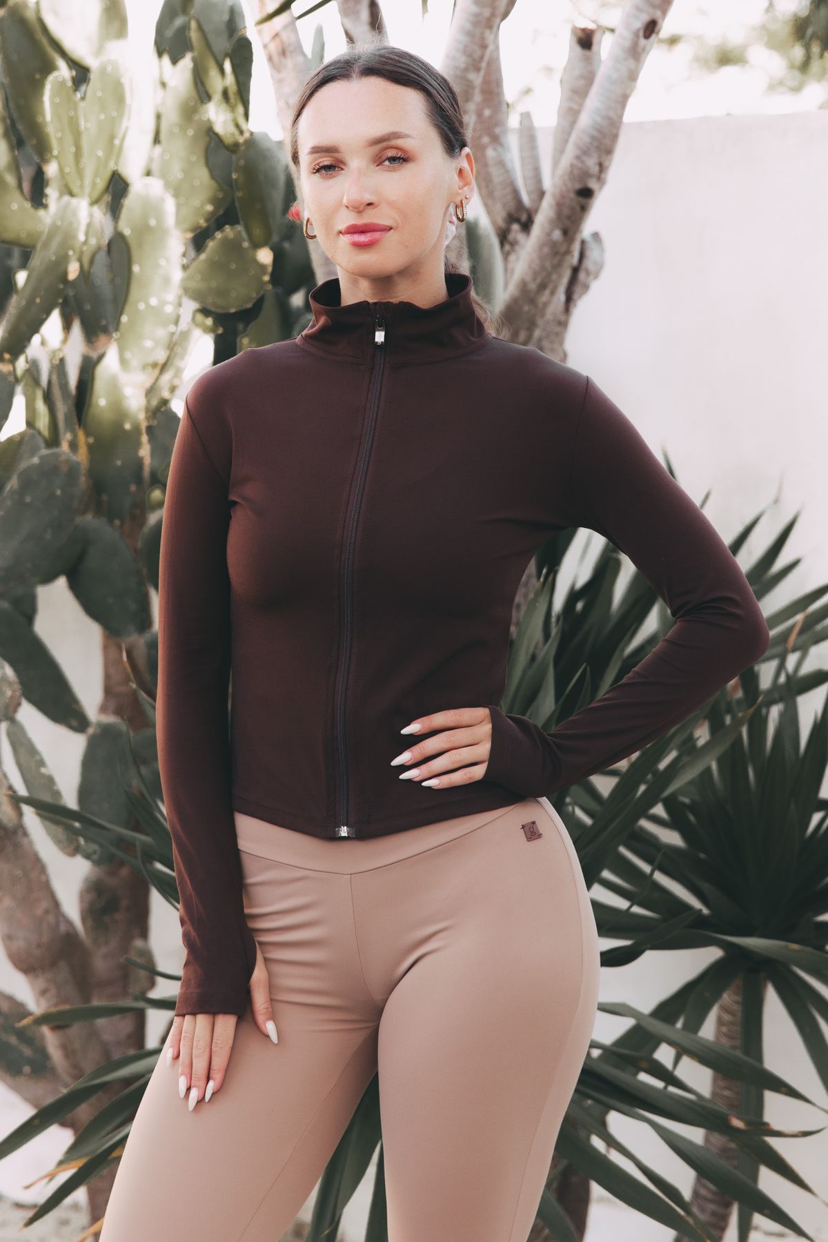 Mikina Jirani Brown