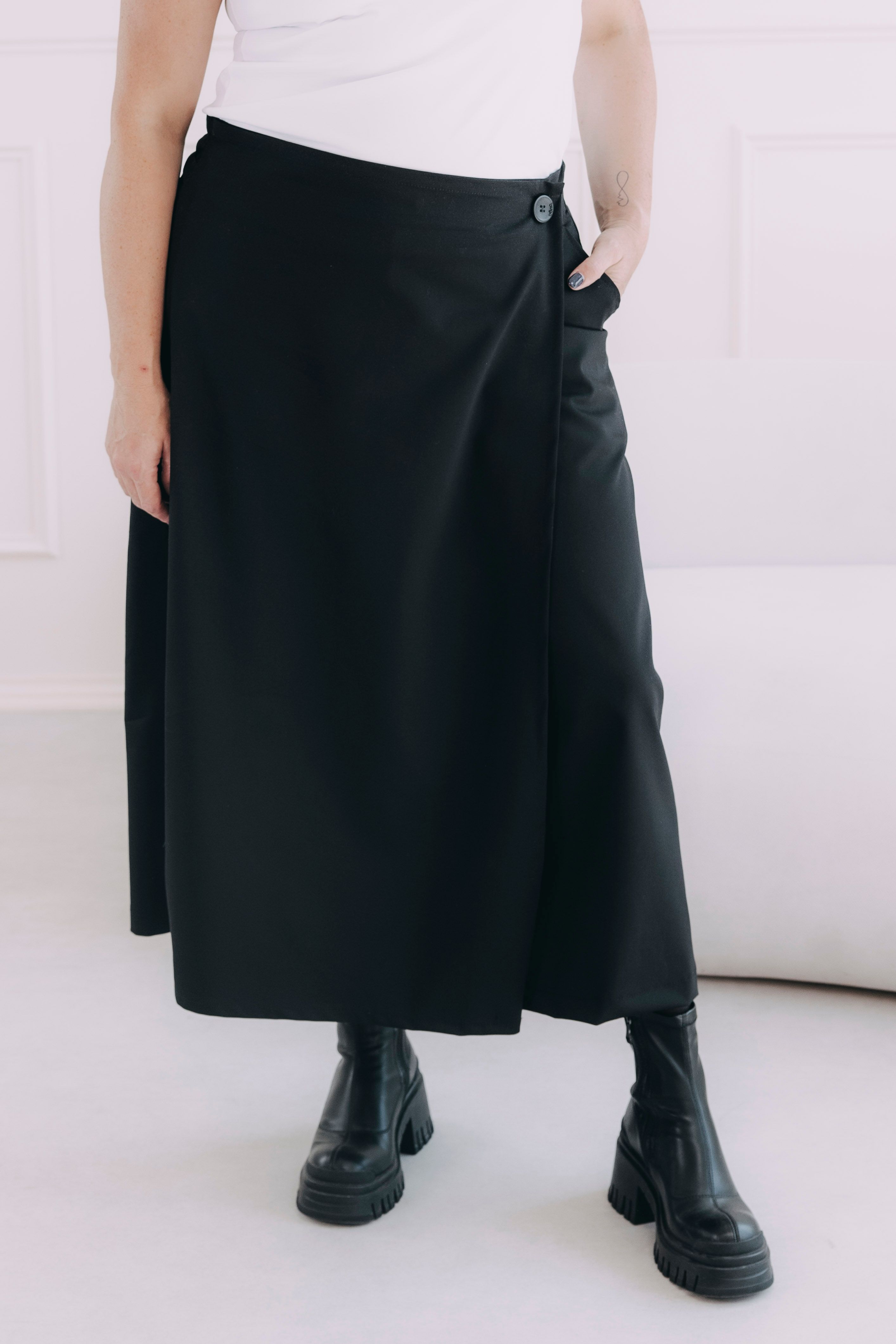 Nohavicová sukňa Nakisai Black Plus