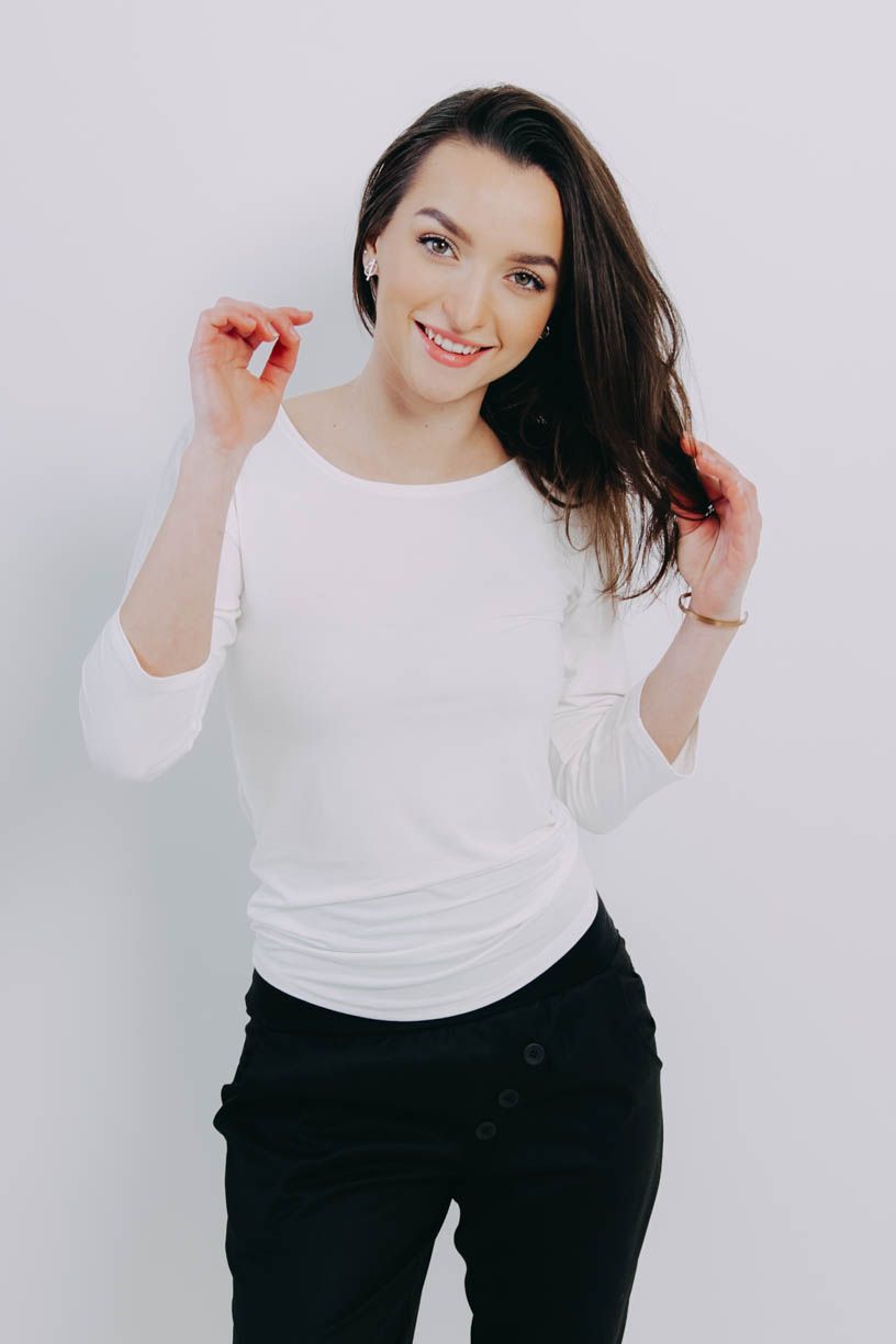 Kačka má na sobě při své výšce 170 cm velikost XS.