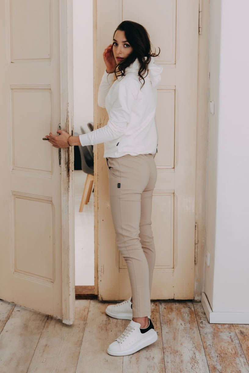 Kačka má na sobě při své výšce 170 cm velikost XS.