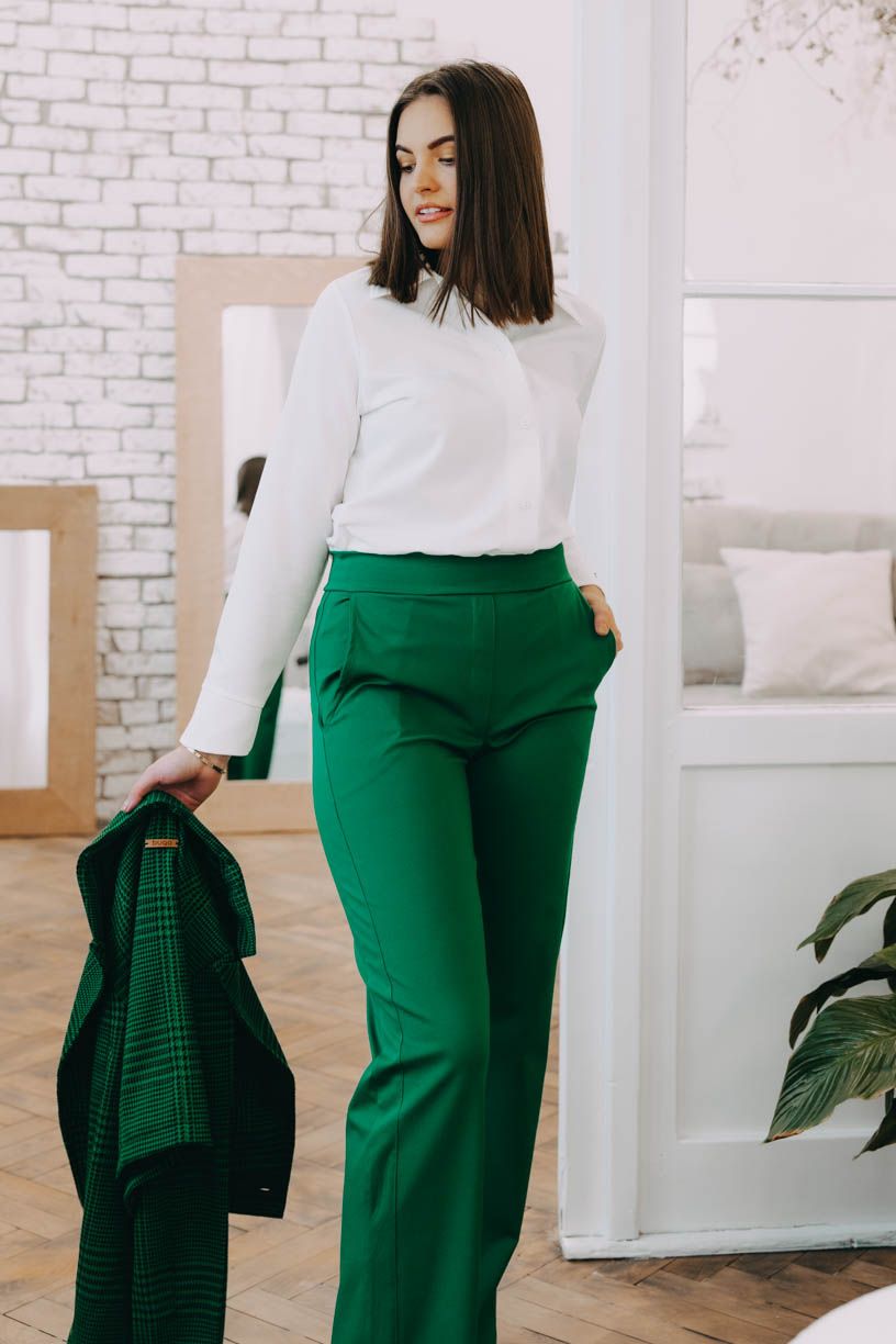 Natka má na sobě při své výšce 172 cm velikost S.