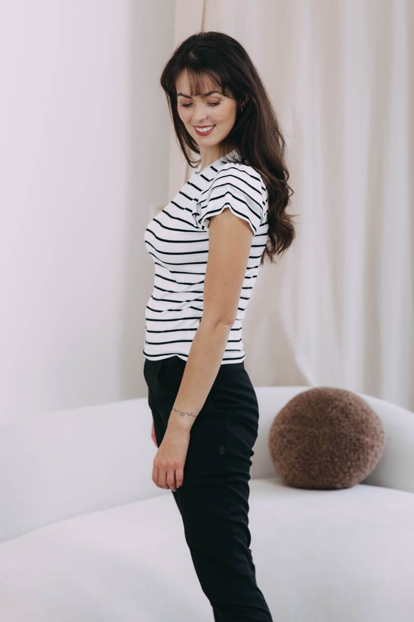 Káťa má na sebe pri svojej výške 170 cm veľkosť XS.