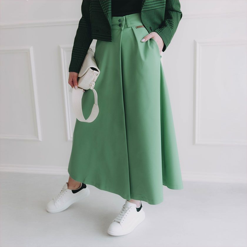 Světle zelená midi sukně Luo je elegantní kousek od české značky Buga.
