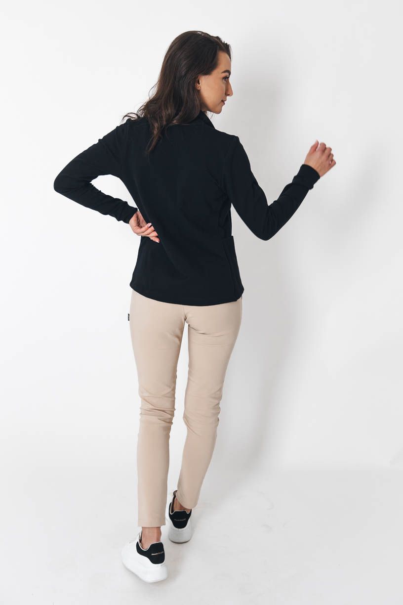 Kačka má na sobě při své výšce 170 cm velikost XS.