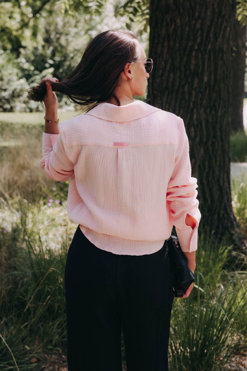 Kačka má na sobě při své výšce 170 cm velikost XS.