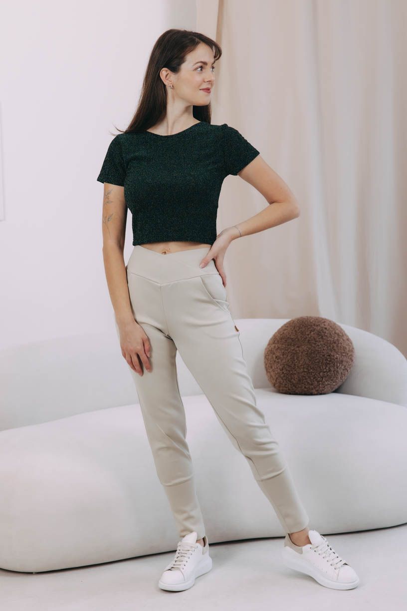 Káťa má na sobě při své výšce 170 cm velikost XS.