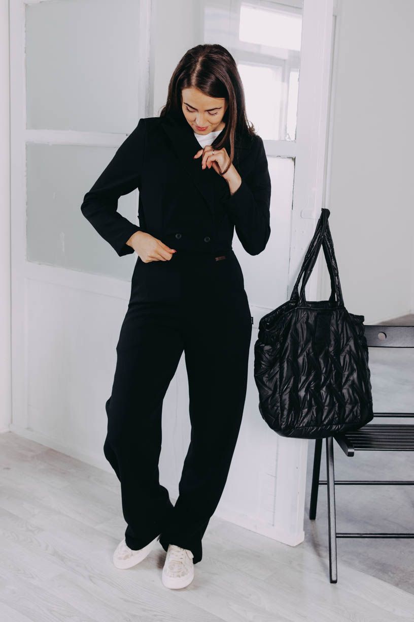 Káťa má na sobě při své výšce 170 cm velikost XS.