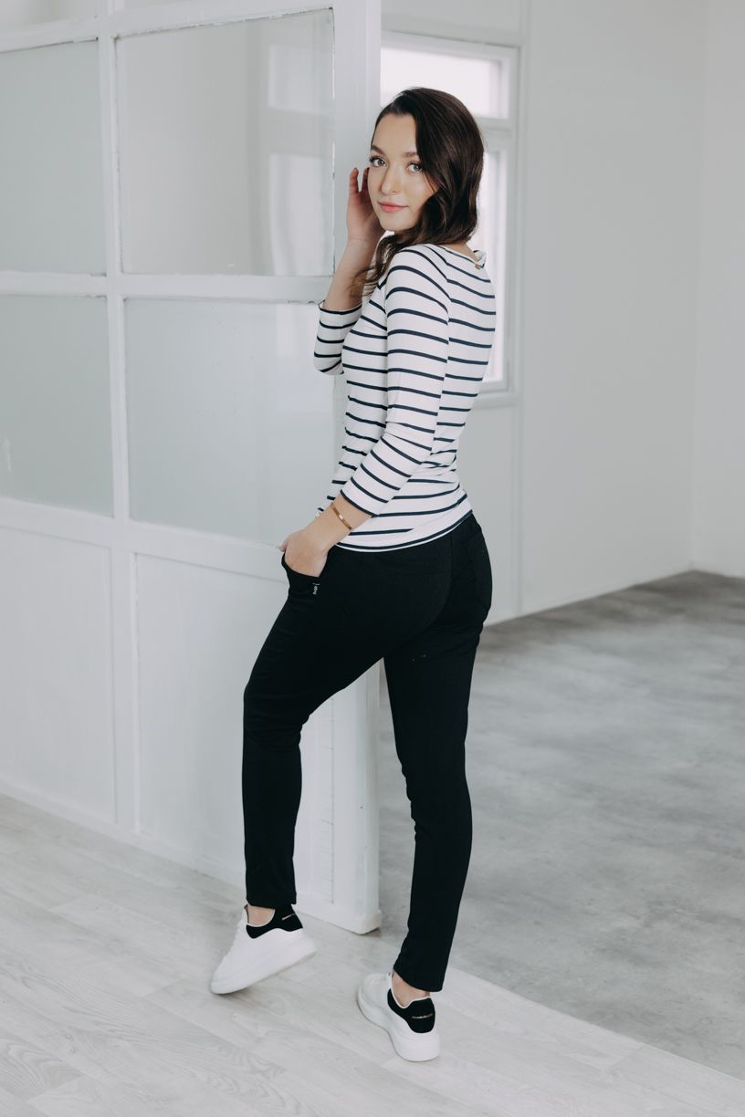 Kačka má na sobě při své výšce 170 cm velikost XS.