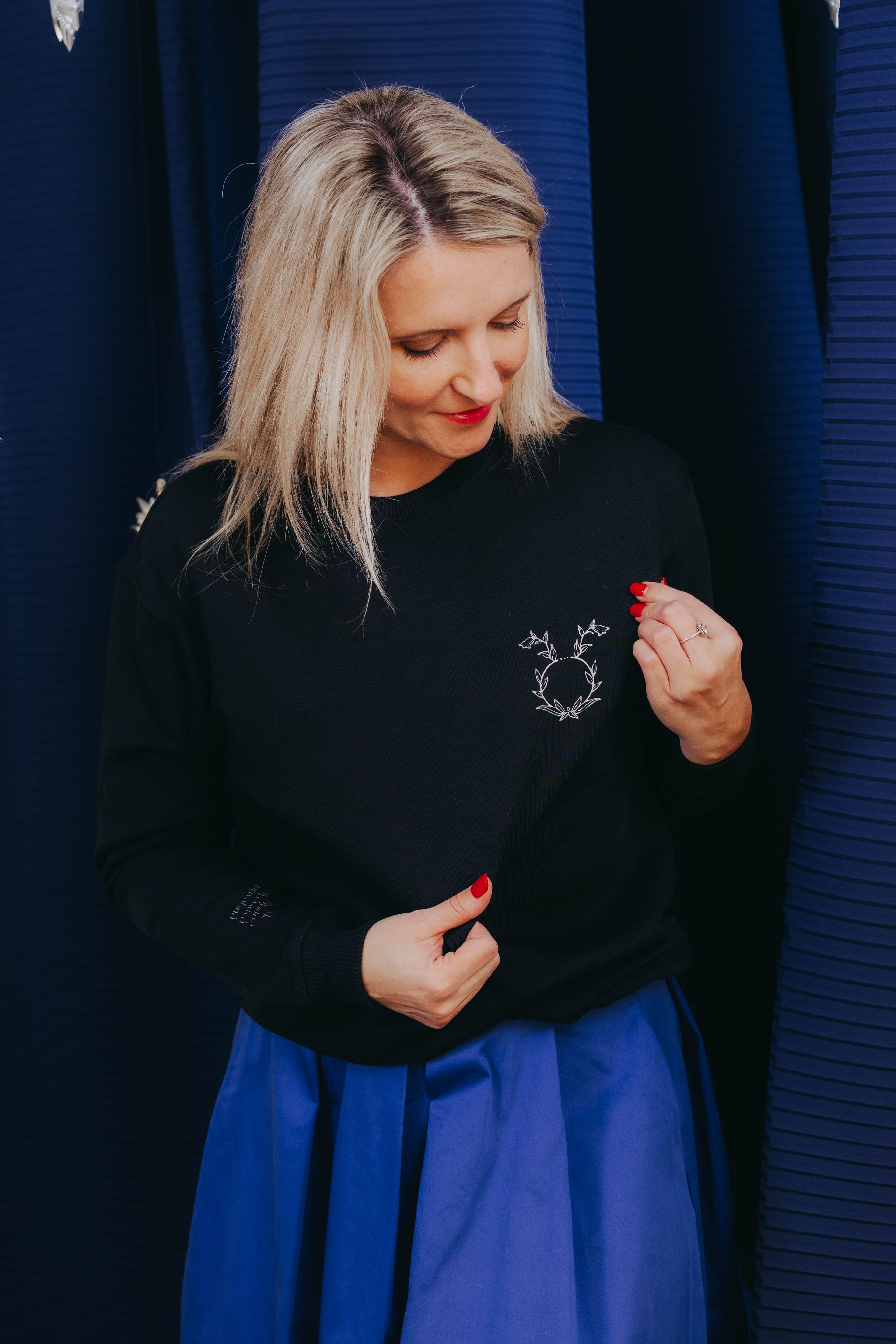 Mikina Asata Black Býk