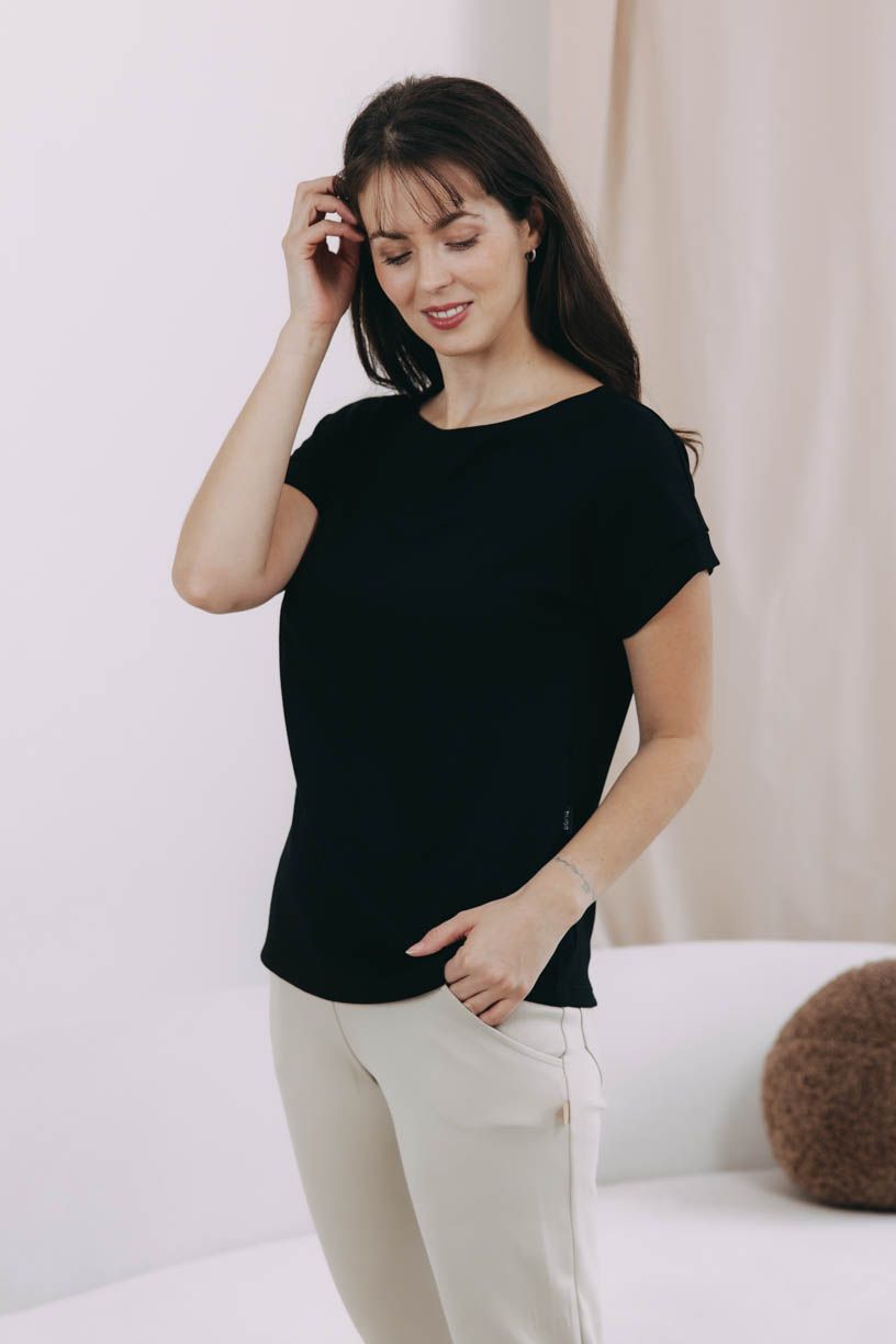 Káťa má na sobě při své výšce 170 cm velikost XS.