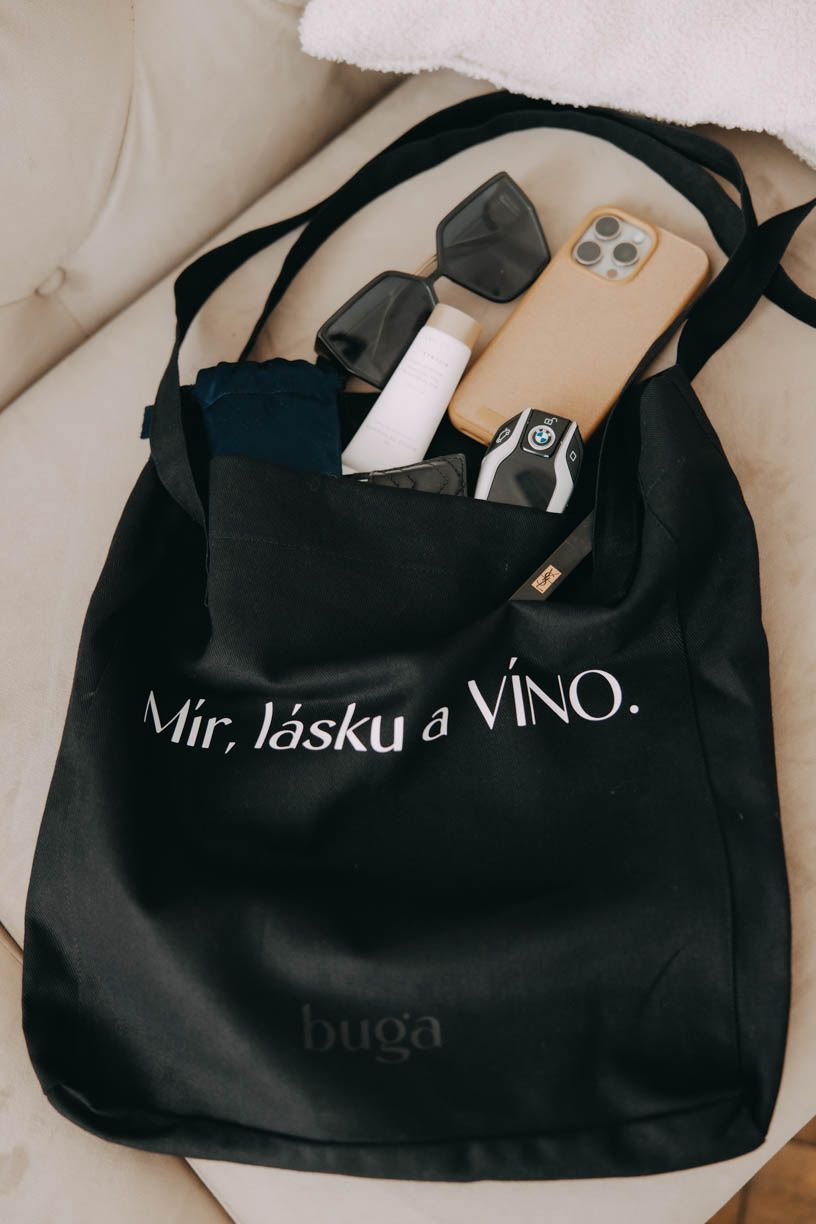 Taška Mír, Lásku A Víno