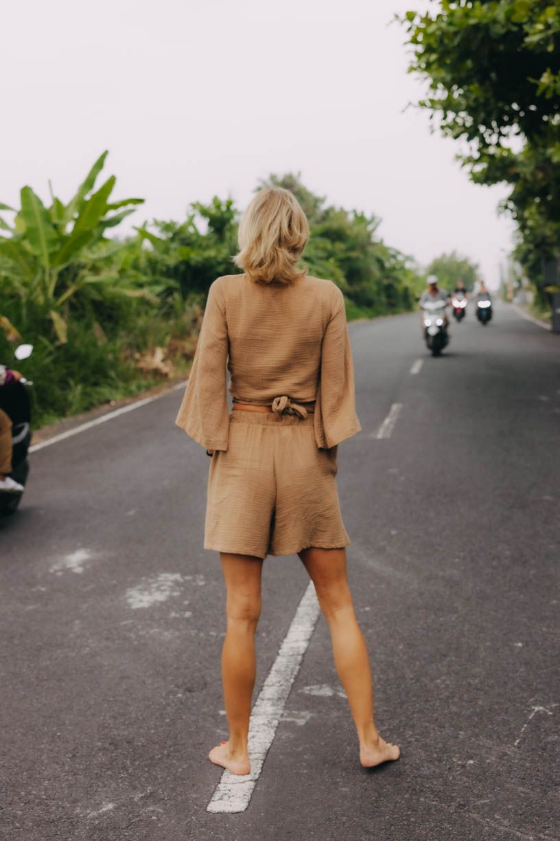 Ali má na sobě při své výšce 180 cm velikost XS/S.