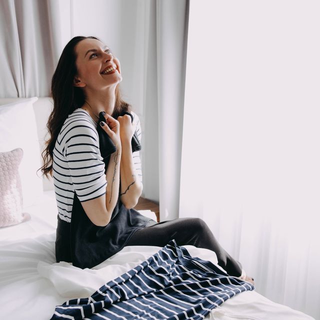 Pruhované tričko Gogo White Elegance je must-have pro váš minimalistický šatník. A ne jen ten, který si skládáte od české značky Buga.